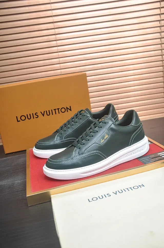 Louis Vuitton LV Trainer Verde Branco Couro Superior Costura Contraste Tênis Lifestyle 3