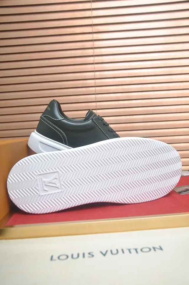 Louis Vuitton LV Trainer Verde Branco Couro Superior Costura Contraste Tênis Lifestyle 4