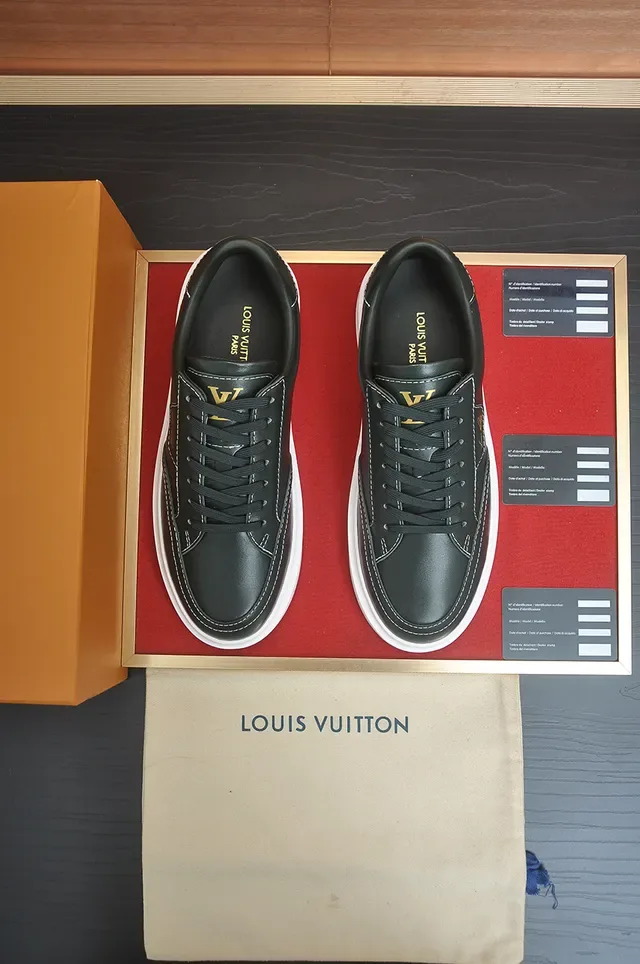 Louis Vuitton LV Trainer Verde Branco Couro Superior Costura Contraste Tênis Lifestyle 5