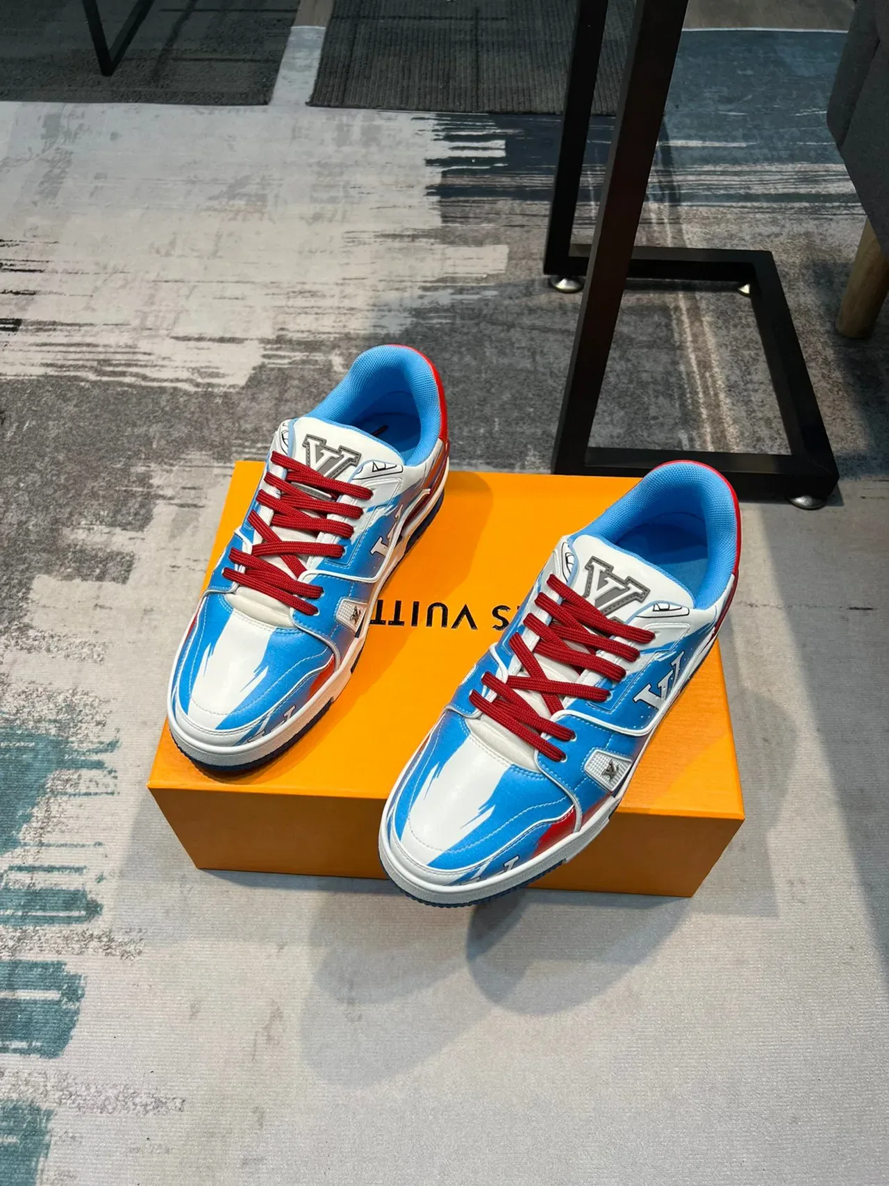 Louis Vuitton LV Trainer Sneakers lifestyle multicolores avec upper en synthétique en couches et panels latéraux monogrammed 4
