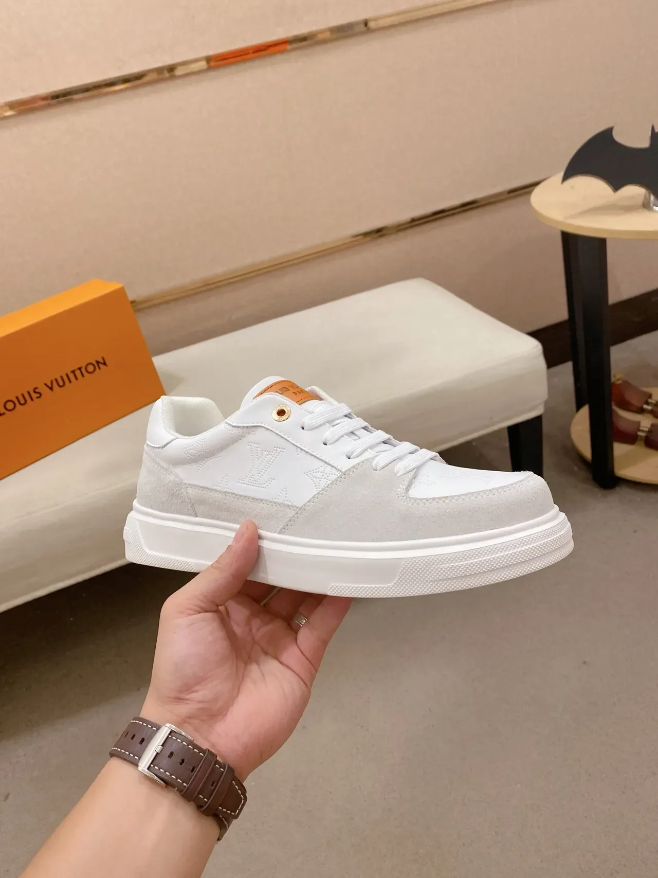 Louis Vuitton LV Trainer Blanc Beige Chaussures Lifestyle Basses Embossées Monogram 4