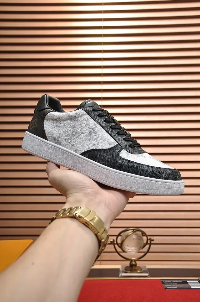 Louis Vuitton LV Trainer Blanco y Negro Monograma Lona Acentos de Cuero Sneakers Lifestyle 8