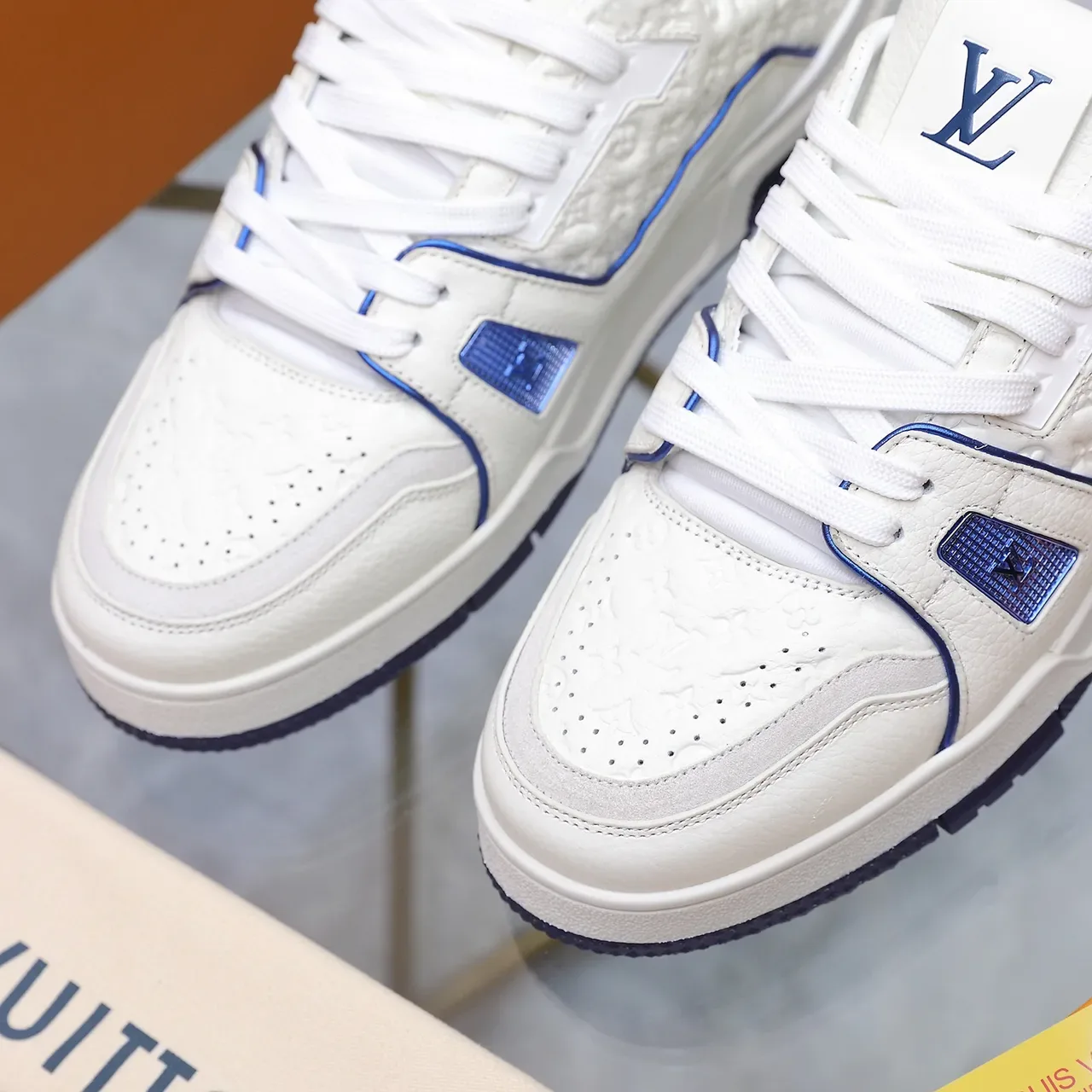 Louis Vuitton LV Trainer Blanco Azul Monograma Embossado Cuero Detalle Tubular Sneakers de estilo de vida 2