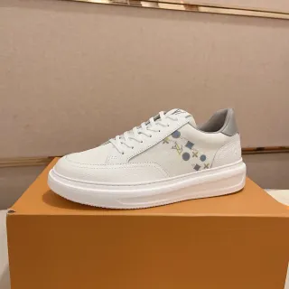 Louis Vuitton LV Trainer Tênis Branco e Cinza Low-Top Plataforma Couro Texturizado e Malha Superior Lifestyle Sneakers