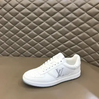 Louis Vuitton LV Trainer Zapatillas Lifestyle de Cuero Perforado en la Punta Blanco y Plata