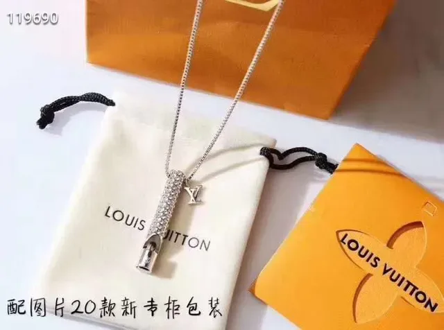 Louis Vuitton LV Whistle Pavé-Crystal Cylinder Pendant Necklace 3
