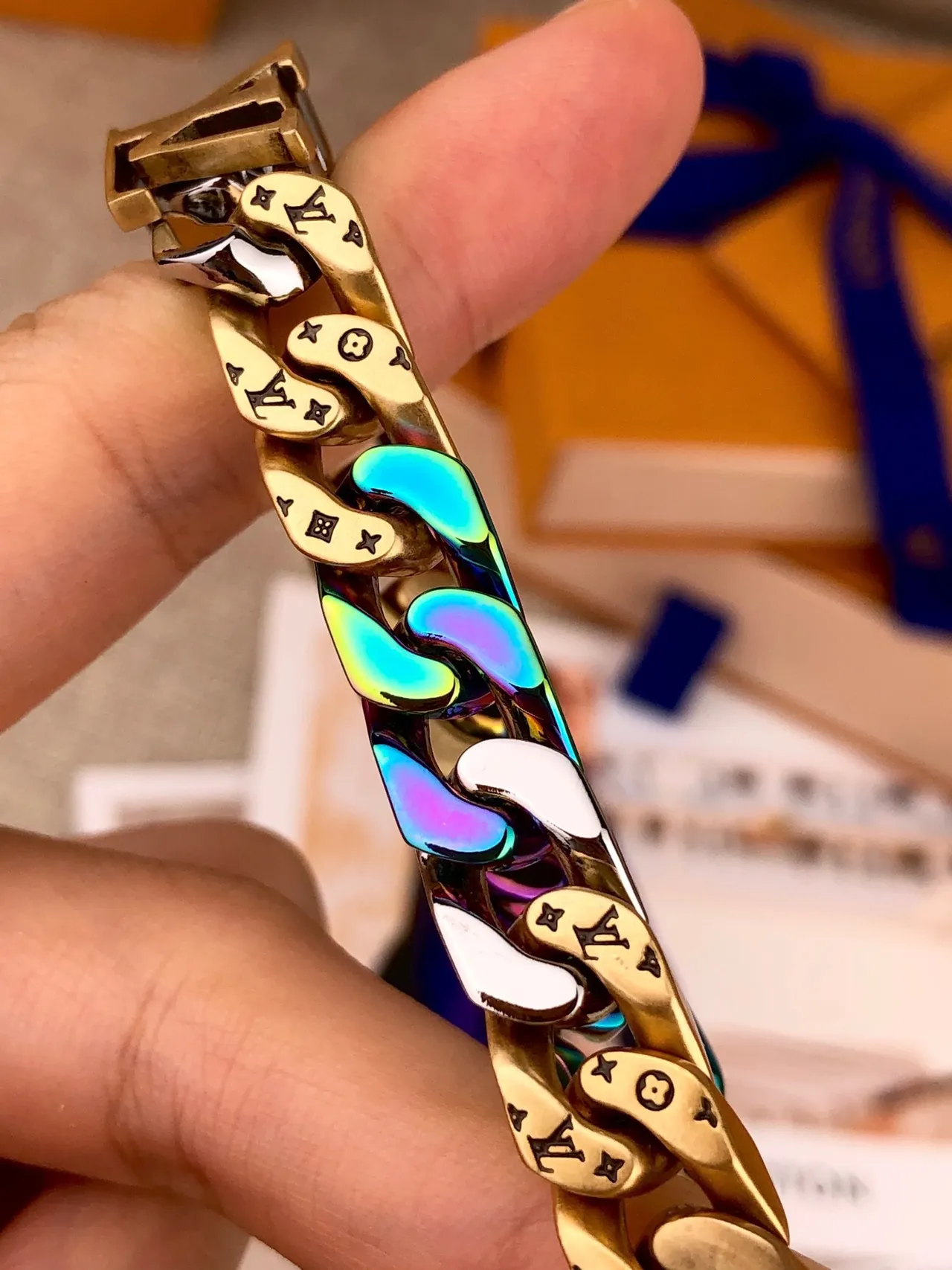 Louis Vuitton Monogram Curb-Link Iridescente Bicolor Bracelete 5
