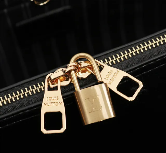 Louis Vuitton মোনোগ্রাম এমবসড গোলাপি টোট ব্যাগ 5
