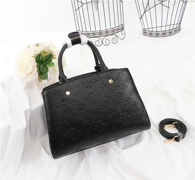 Louis Vuitton মোনোগ্রাম এমবসড গোলাপি টোট ব্যাগ 8