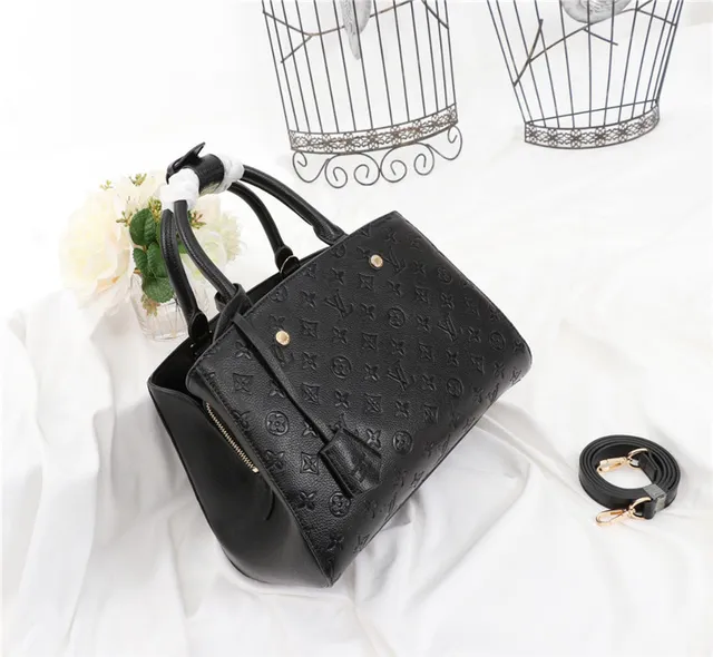 Louis Vuitton মোনোগ্রাম এমবসড গোলাপি টোট ব্যাগ 9