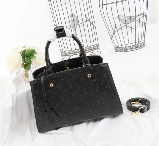Louis Vuitton মোনোগ্রাম এমবসড গোলাপি টোট ব্যাগ 10