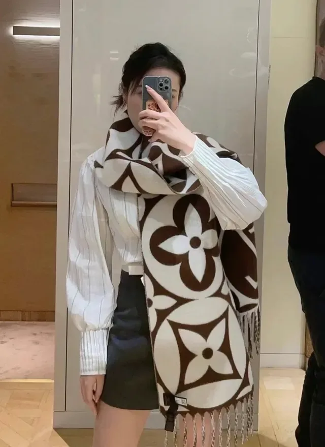 Louis Vuitton Monogram Flower Écharpe Cachemire Brun et Blanc 3