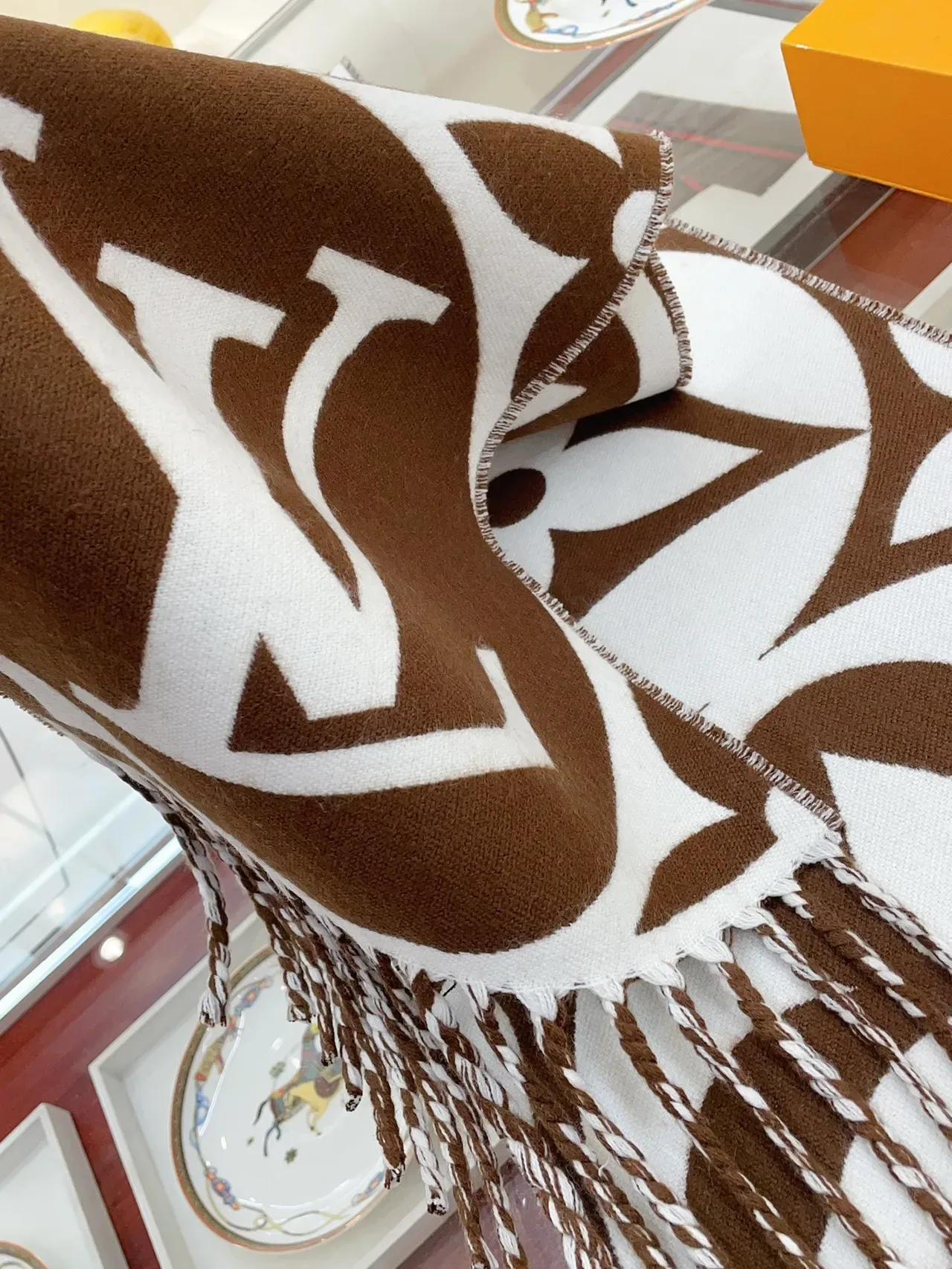 Louis Vuitton Monogram Flower Écharpe Cachemire Brun et Blanc 9