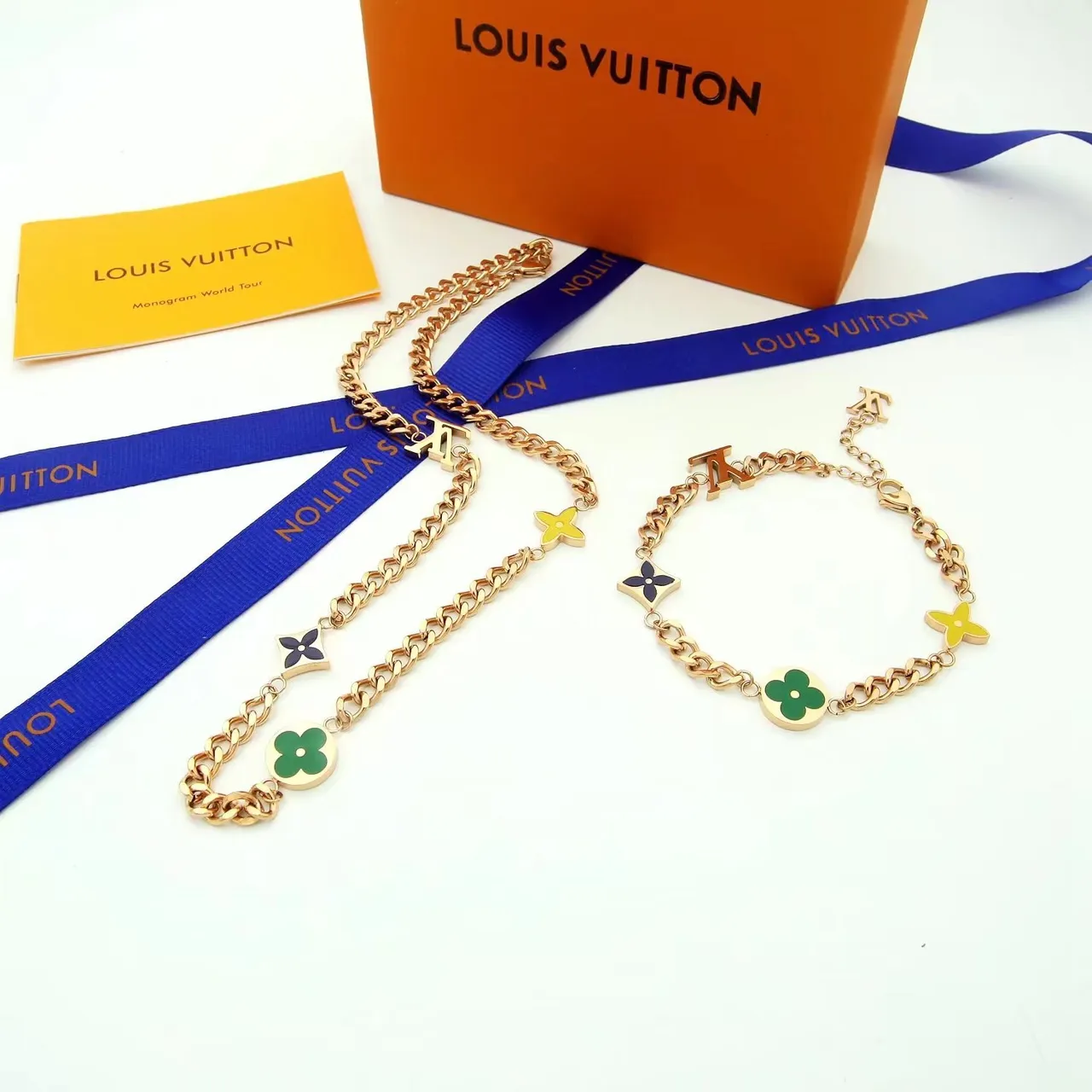 Louis Vuitton Monogram Flower dourada multicolor corrente curb esmalte charms florais colar 1