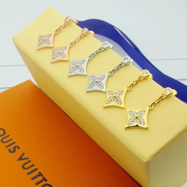 Louis Vuitton मोनोग्राम फूल चार पत्ती पेव क्रिस्टल ड्रॉप ईयररिंग्स 5