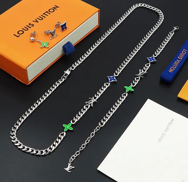 Louis Vuitton Monogram Flower Silver Curb Chain Necklace 7