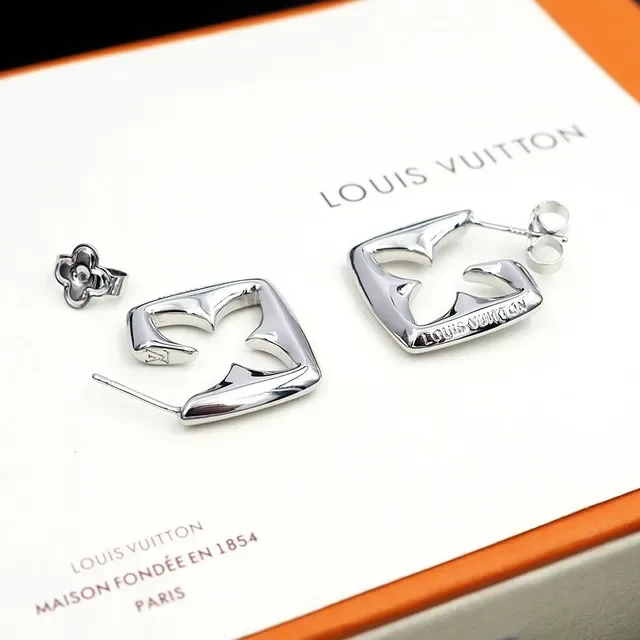 Louis Vuitton Monogram Flower Square Stud Earrings 3