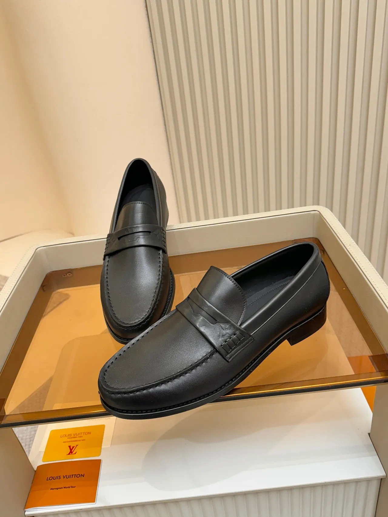 Louis Vuitton Monogram Loafer لوفر جلد أسود 4