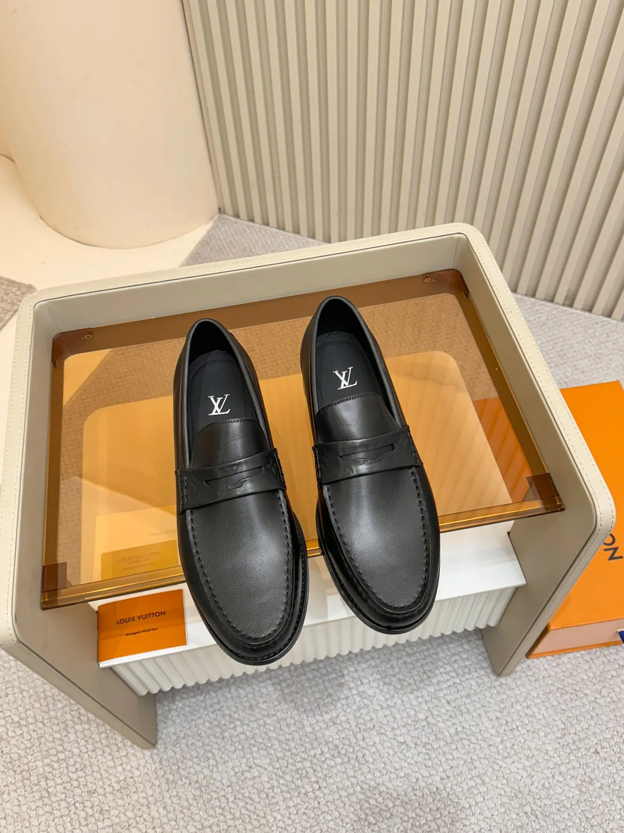 Louis Vuitton Monogram Loafer لوفر جلد أسود 5