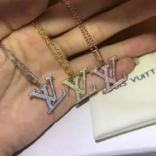 लुई विटन मोनोग्राम पावे क्रिस्टल पेंडेंट नेकलेस