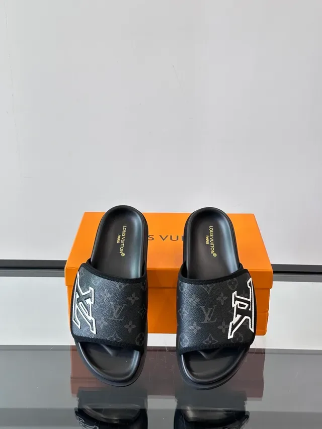 Louis Vuitton Monogram Chinelo 3