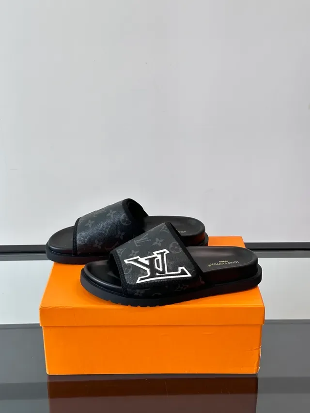 Louis Vuitton Monogram Chinelo 4
