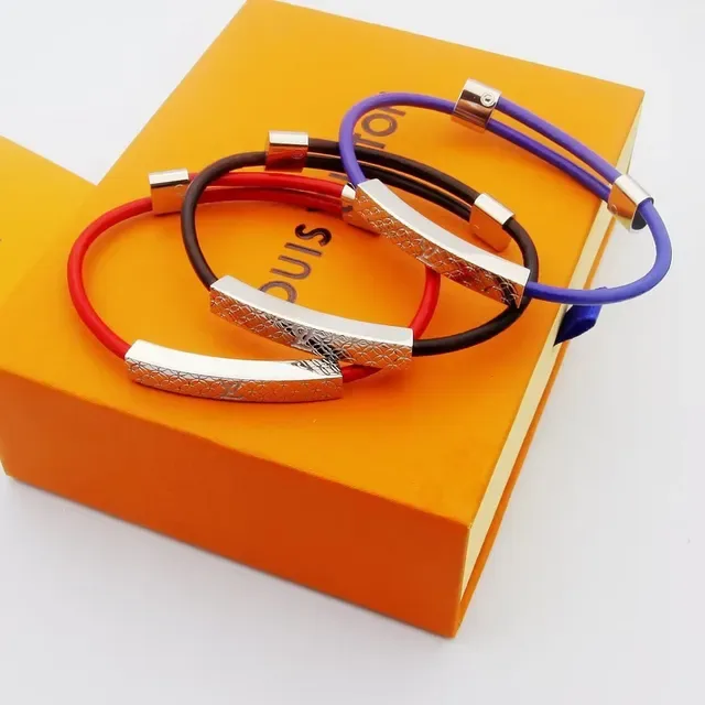 Pulseira Louis Vuitton Monogram World Vermelho Navy Roxo Borracha e Metal Prateado 8