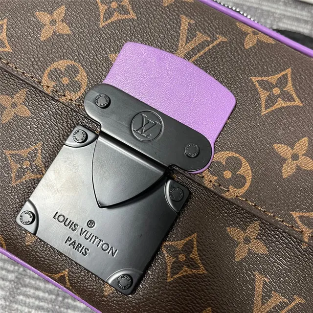 Louis Vuitton Multi Pochette Accessoires বাদামী সবুজ মোনোগ্রাম ক্যানভাস পাইপিং অ্যাকসেন্ট মেসেঞ্জার ব্যাগ 7
