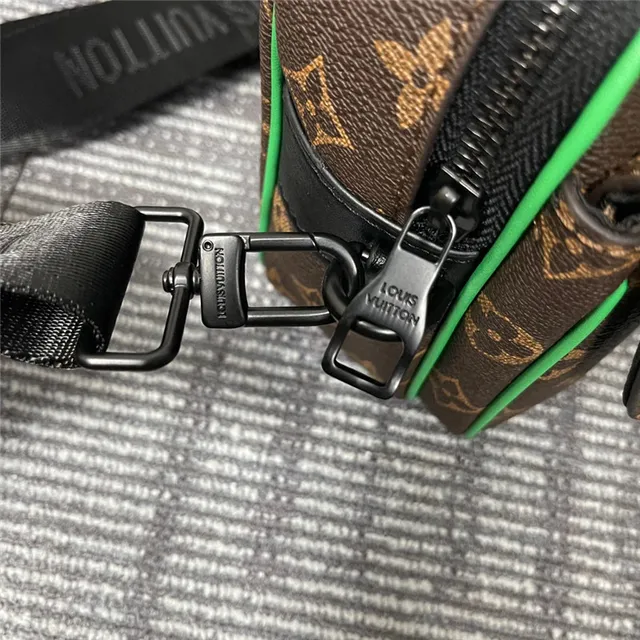Louis Vuitton Multi Pochette Accessoires বাদামী সবুজ মোনোগ্রাম ক্যানভাস পাইপিং অ্যাকসেন্ট মেসেঞ্জার ব্যাগ 15