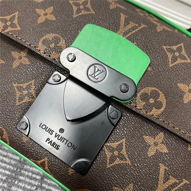 Louis Vuitton Multi Pochette Accessoires বাদামী সবুজ মোনোগ্রাম ক্যানভাস পাইপিং অ্যাকসেন্ট মেসেঞ্জার ব্যাগ 16