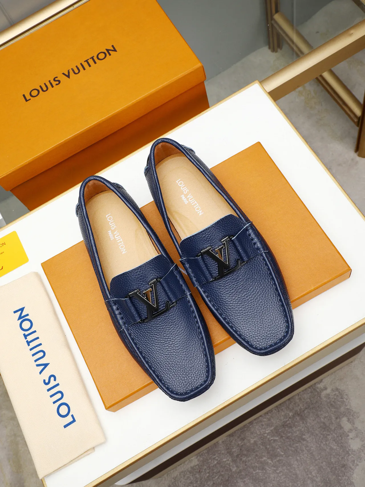 Louis Vuitton Marrom Marinho Couro Granulado Fivela de Metal Acento Mocassim 3
