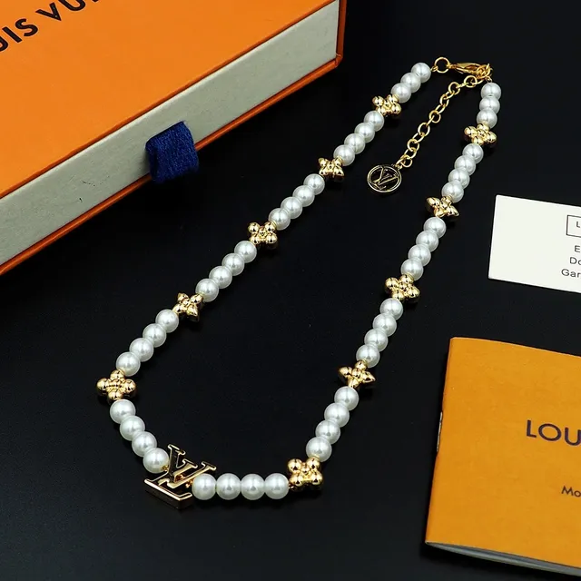 Louis Vuitton Collar de perlas y tono dorado monograma floral 6