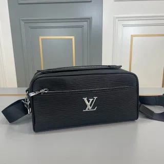 लुई विट्टन Pochette Metis काला चांदी संरचित आयताकार आकृति Epi चमड़ा टेक्सचर मैसेंजर बैग