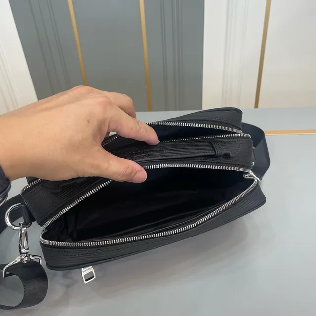 লুইস ভিটন Pochette Metis কালো সিলভার গঠিত আয়তাকার আকৃতি Epi চামড়া টেক্সচার মেসেঞ্জার ব্যাগ 2