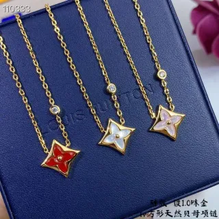 Louis Vuitton কোয়াটারফয়েল ফ্লাওয়ার পেন্ডেন্ট গোল্ড রেড চেইন নেকলেস