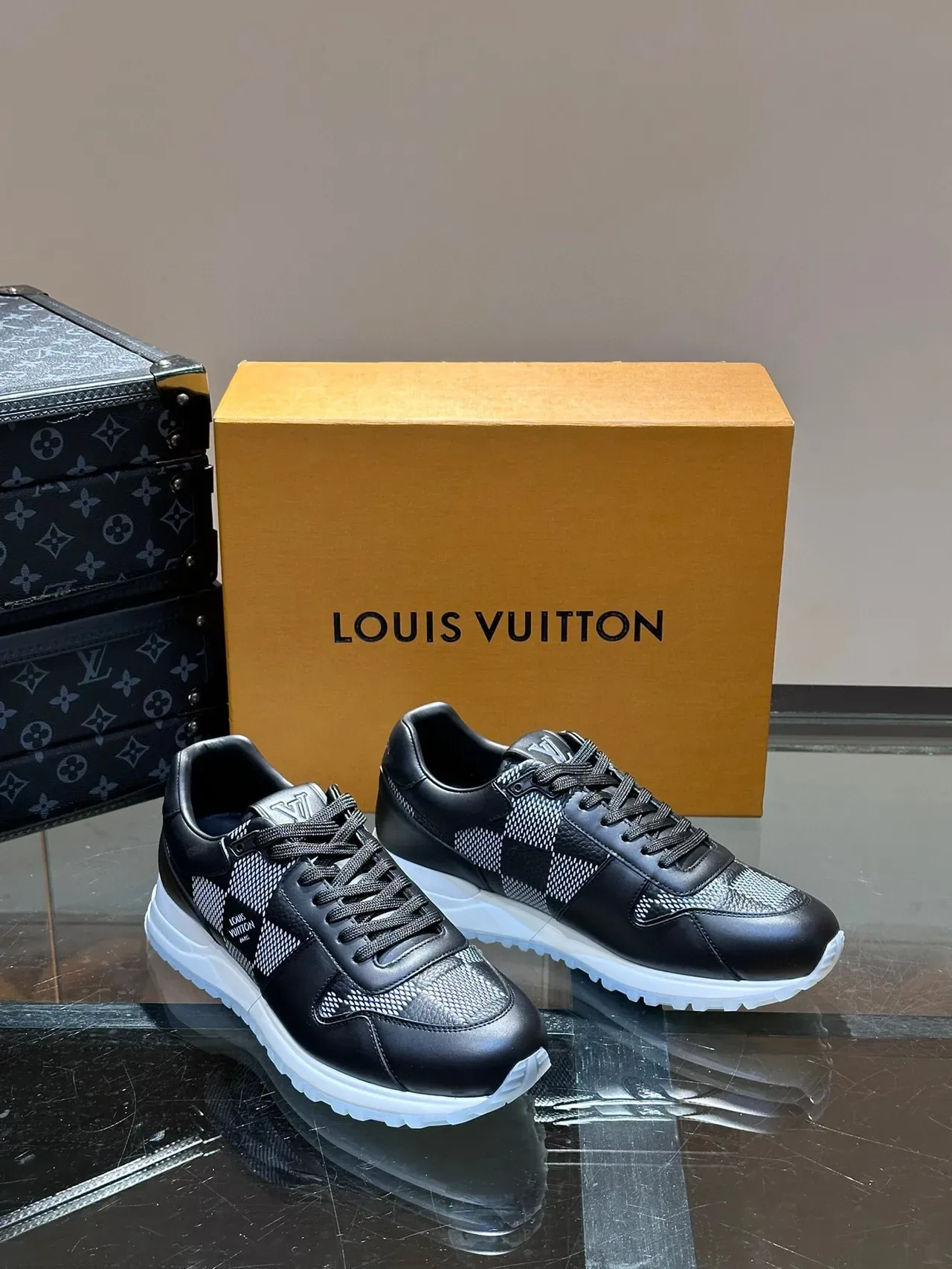 Louis Vuitton Run Away Sneakers Lifestyle Noir et Checkerboard 6