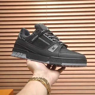 Louis Vuitton Run Away Zapatillas Lifestyle Negro y Gris