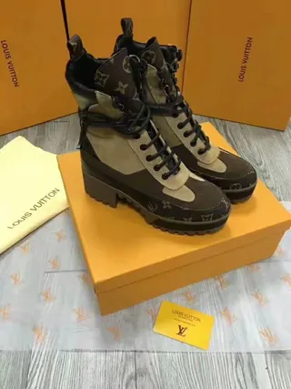 Louis Vuitton Run Away Monogram Canvas 和 Beige Ankle Boots 7
