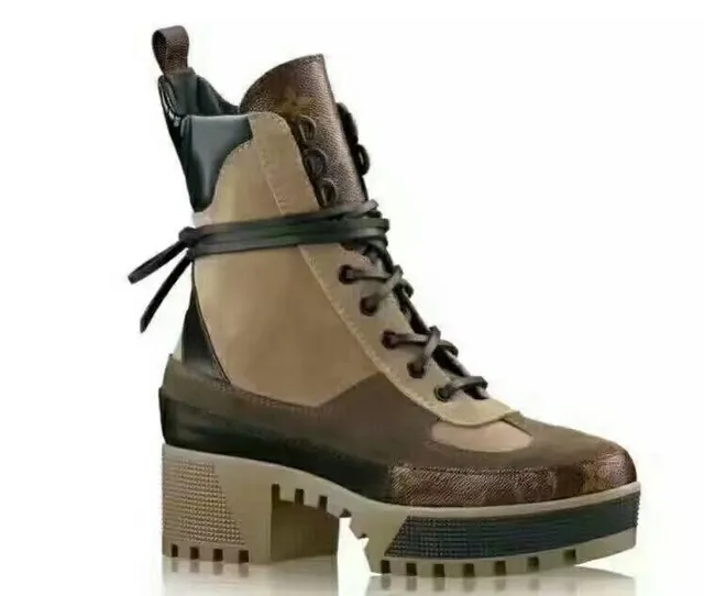 Louis Vuitton Run Away Monogram Canvas 和 Beige Ankle Boots 8