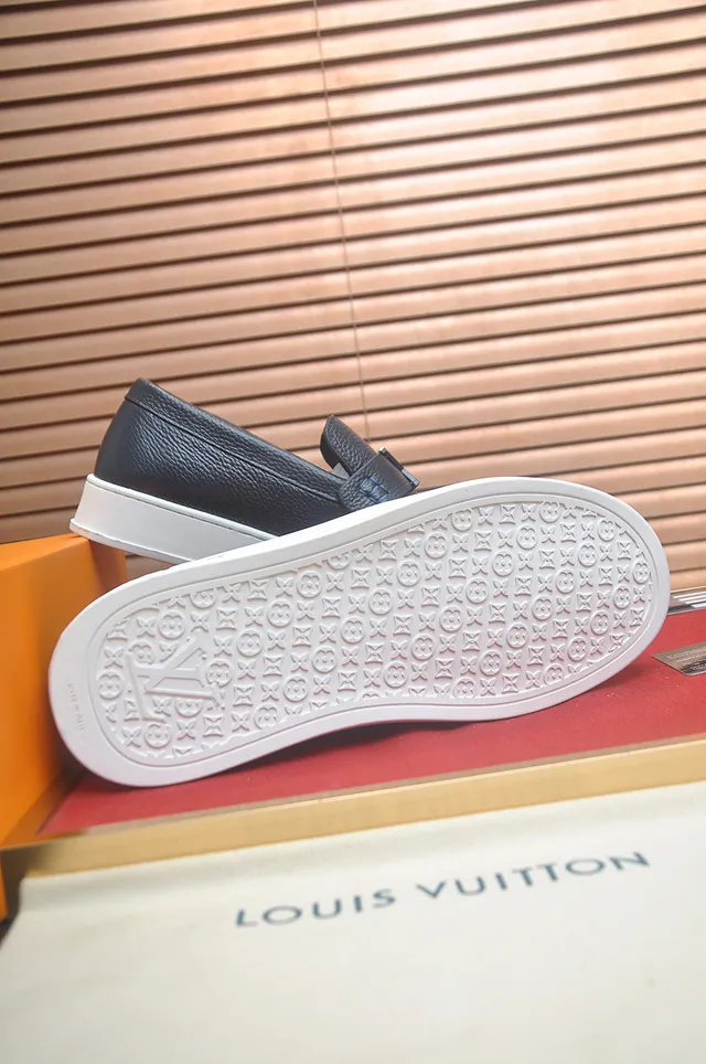 Louis Vuitton Run Away Navy White Pebbled Leather Metal Buckle Strap Loafer 3
