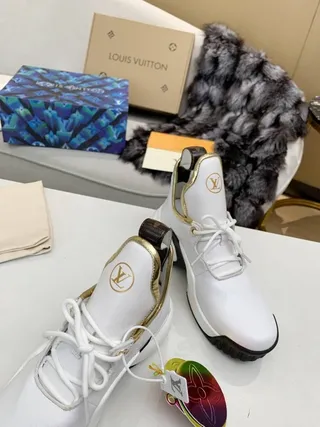 Louis Vuitton Run Away blanches Monogram Chunky Sneakers 8