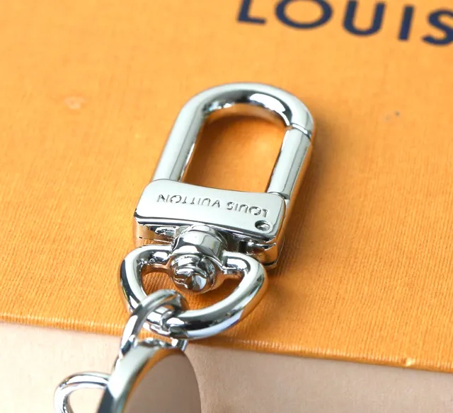 Louis Vuitton 银蓝色抛光金属花卉扣设计手袋 3