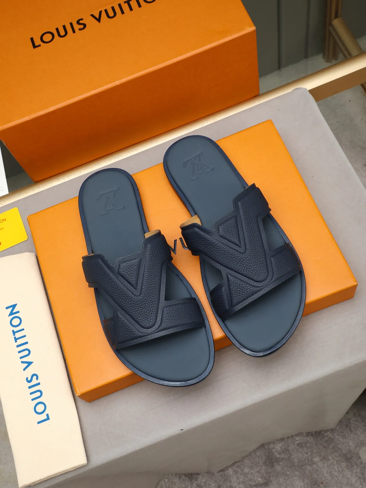 Louis Vuitton Slide Monogramme Embossé Sangle Croisée Mules 10