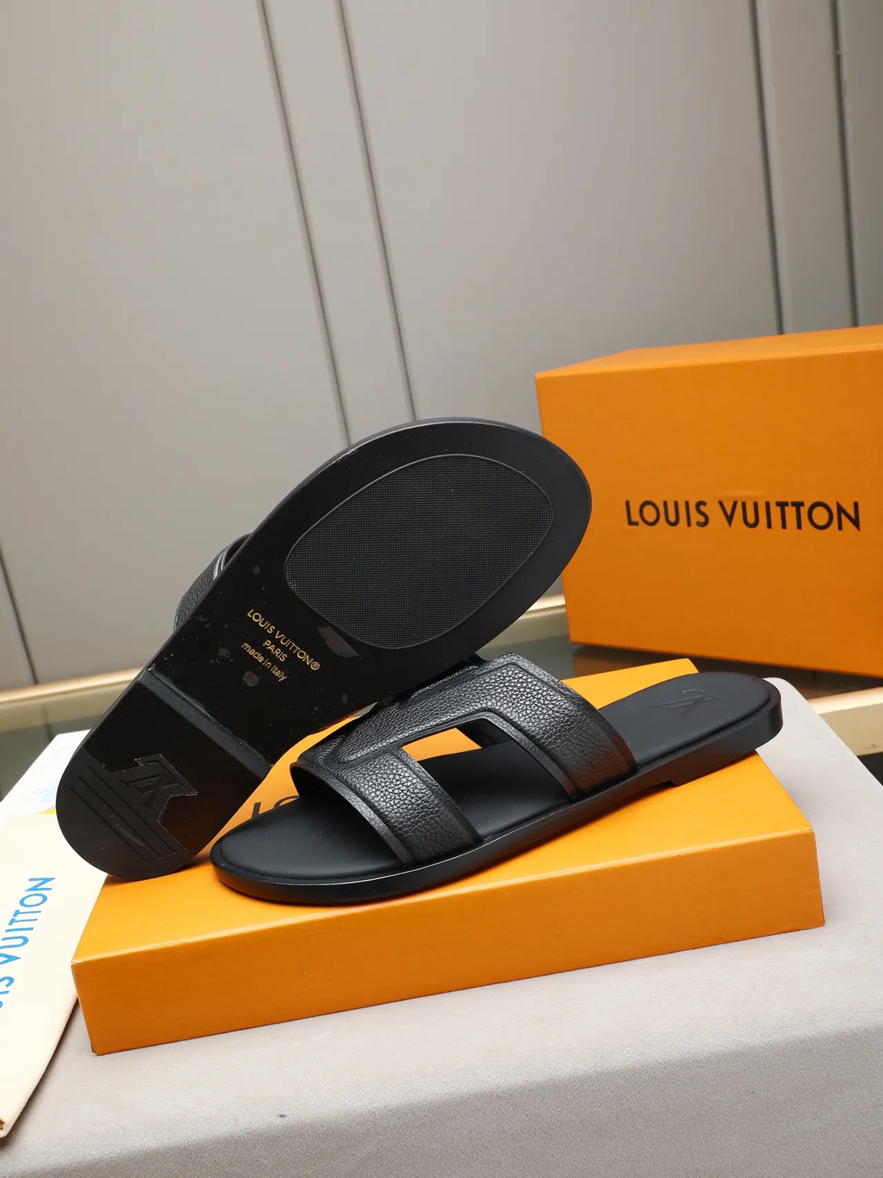 Louis Vuitton Slide Monogramme Embossé Sangle Croisée Mules 19