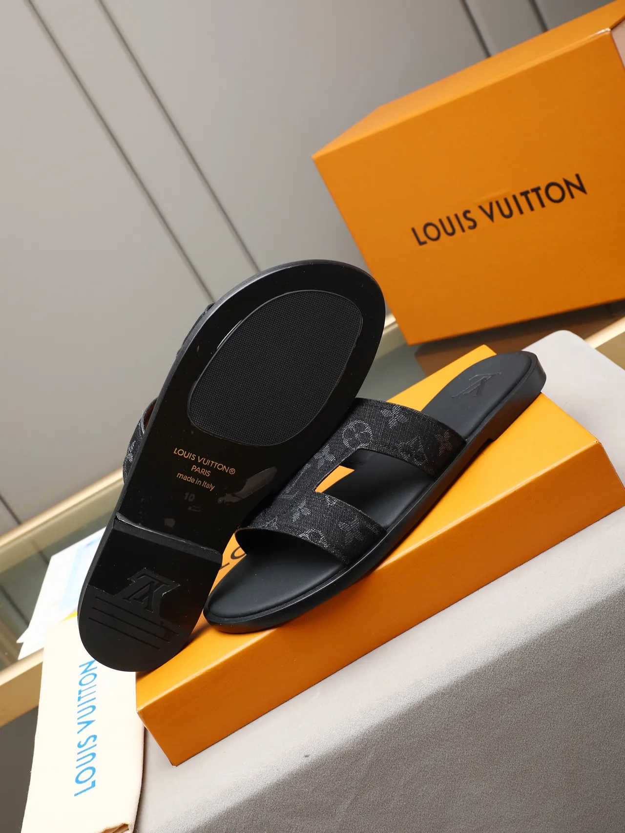 Louis Vuitton Slide Monogramme Embossé Sangle Croisée Mules 20