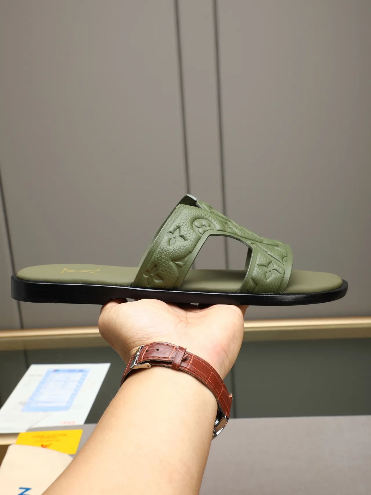 Louis Vuitton Slide Monogramme Embossé Sangle Croisée Mules 24