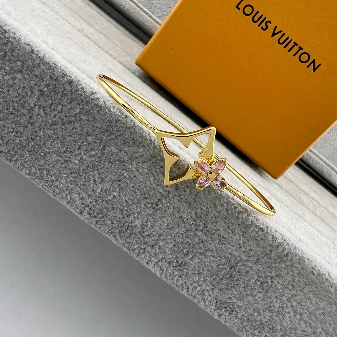 Louis Vuitton Motivo de estrela pedra preciosa rosa tom dourado pulseira aberta 2