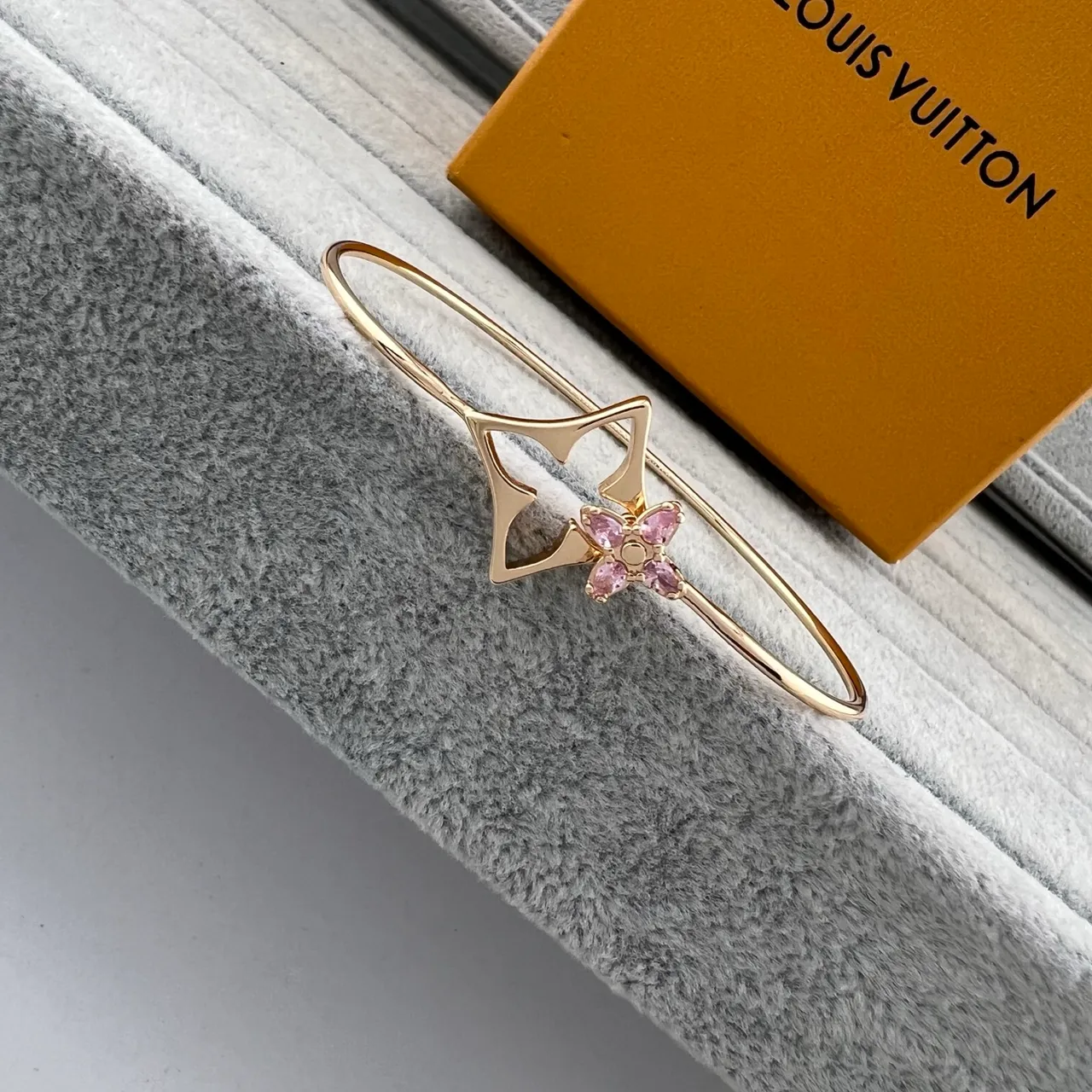 Louis Vuitton Motivo de estrela pedra preciosa rosa tom dourado pulseira aberta 3