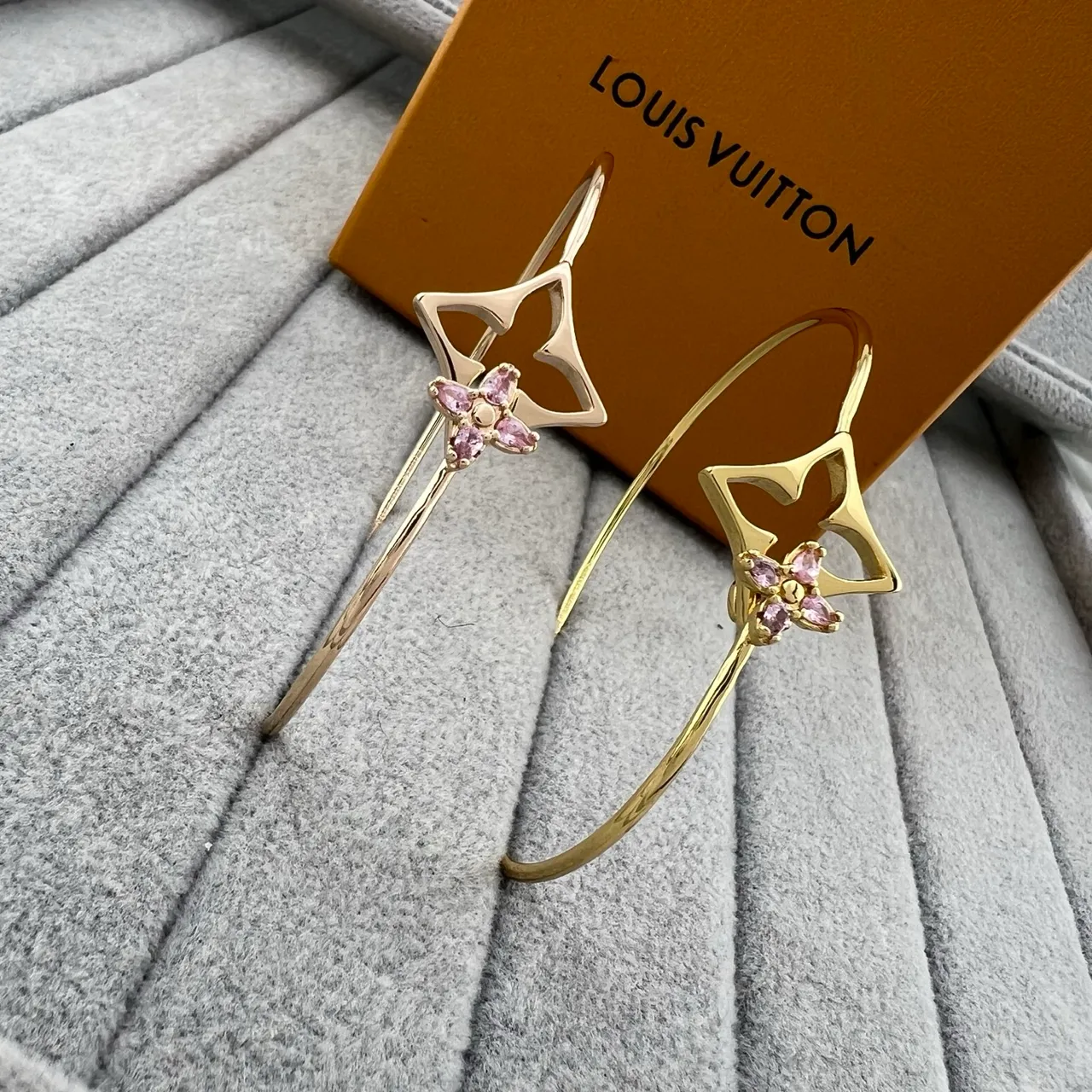 Louis Vuitton Motivo de estrela pedra preciosa rosa tom dourado pulseira aberta 4