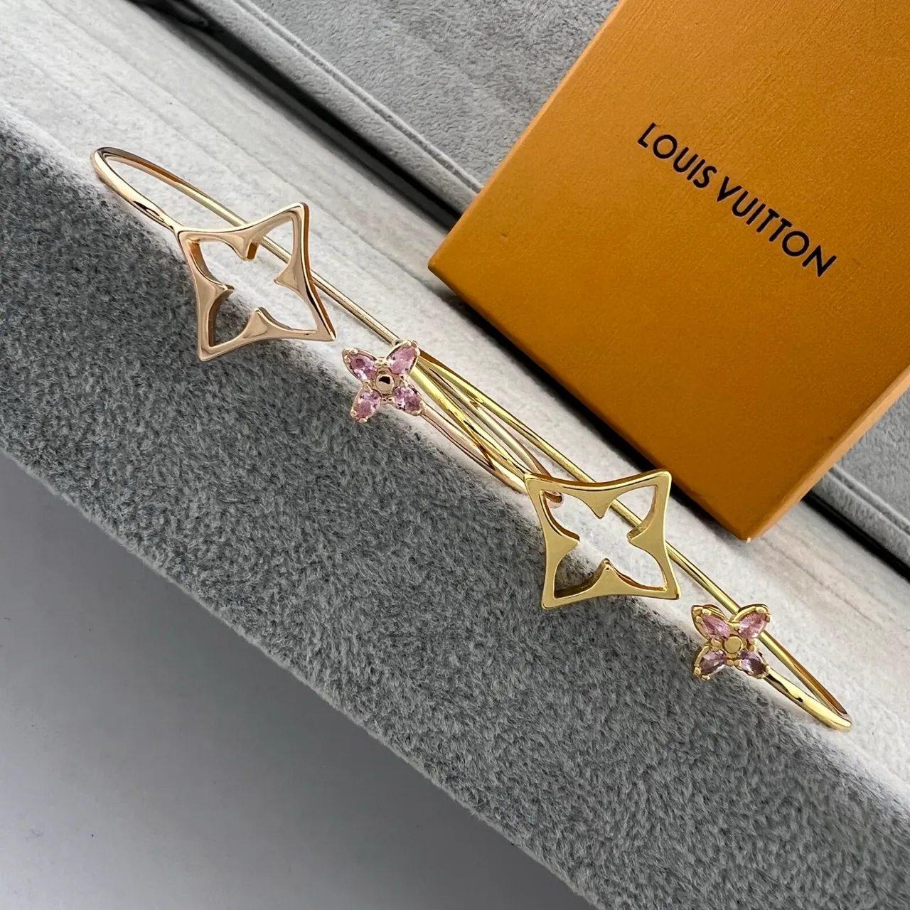 Louis Vuitton Motivo de estrela pedra preciosa rosa tom dourado pulseira aberta 5